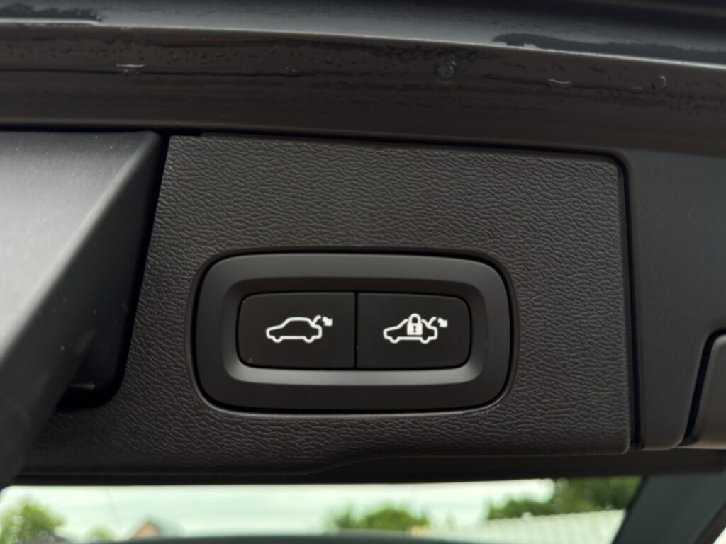 Volvo XC60 B5 Inscription AWD/AHK/Standhz/Kam/Four-C – Bild 17