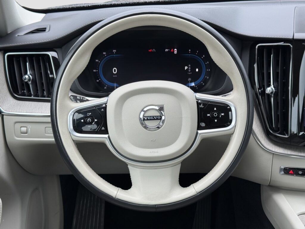 Volvo XC60 B5 Inscription AWD/AHK/Standhz/Kam/Four-C – Bild 7