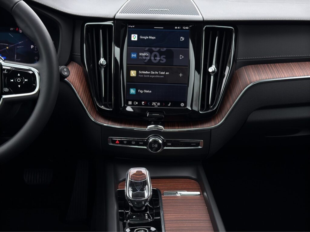 Volvo XC60 B5 Ultimate Dark AWD/AHK/Pano/StHz/360K/HuD – Bild 11