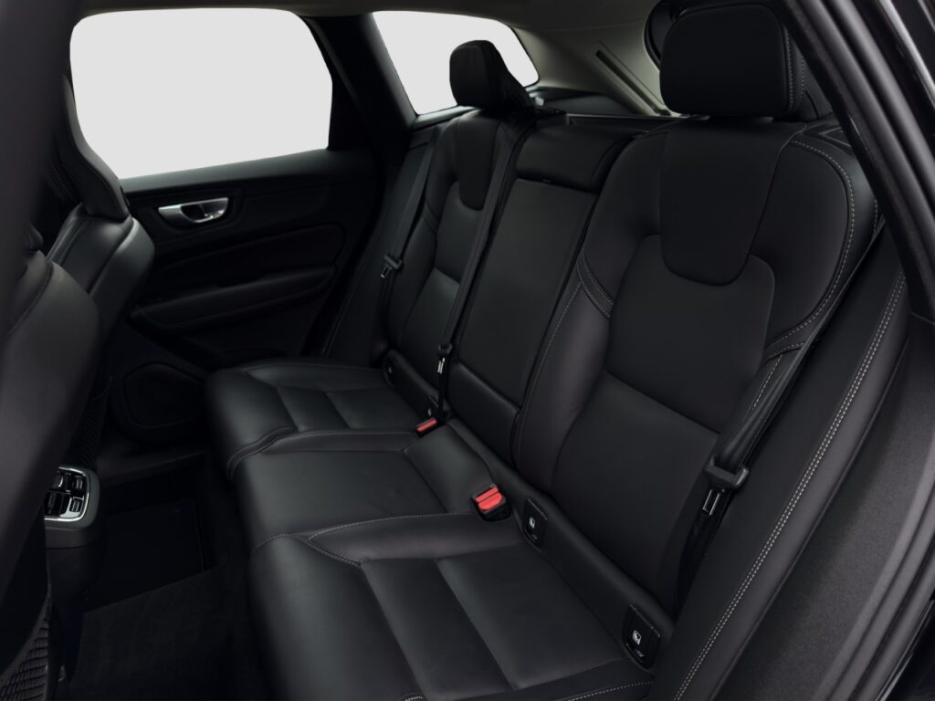 Volvo XC60 B5 Ultimate Dark AWD/AHK/Pano/StHz/360K/HuD – Bild 14