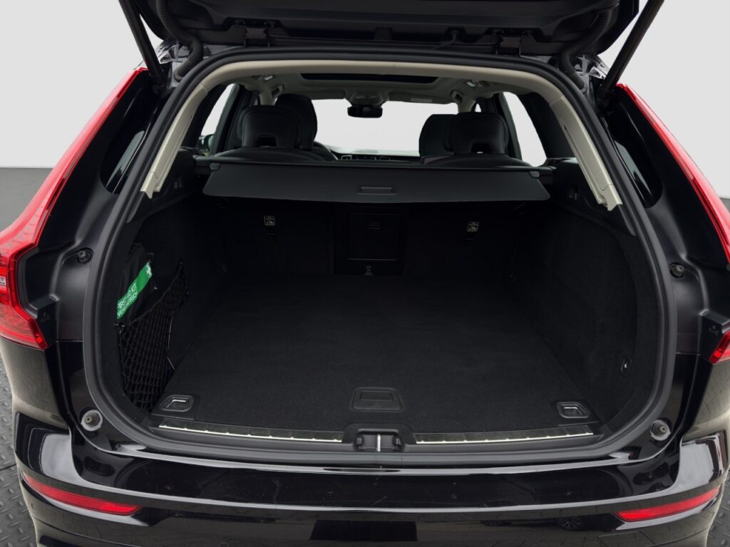 Volvo XC60 B5 Ultimate Dark AWD/AHK/Pano/StHz/360K/HuD – Bild 15