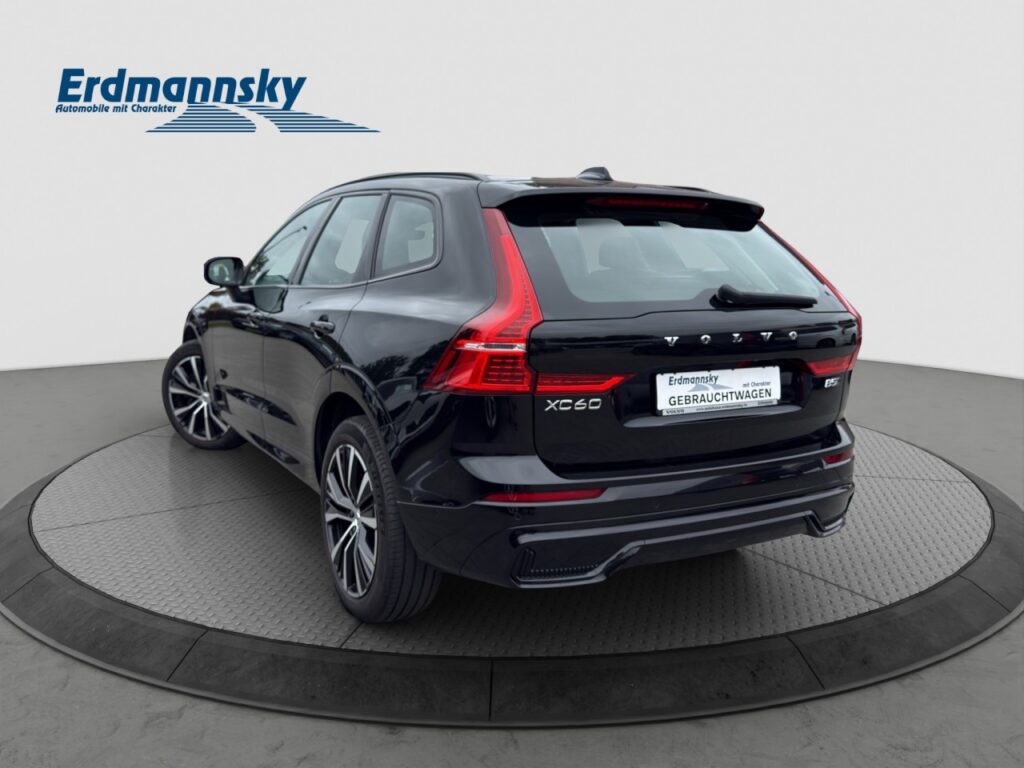 Volvo XC60 B5 Ultimate Dark AWD/AHK/Pano/StHz/360K/HuD – Bild 2