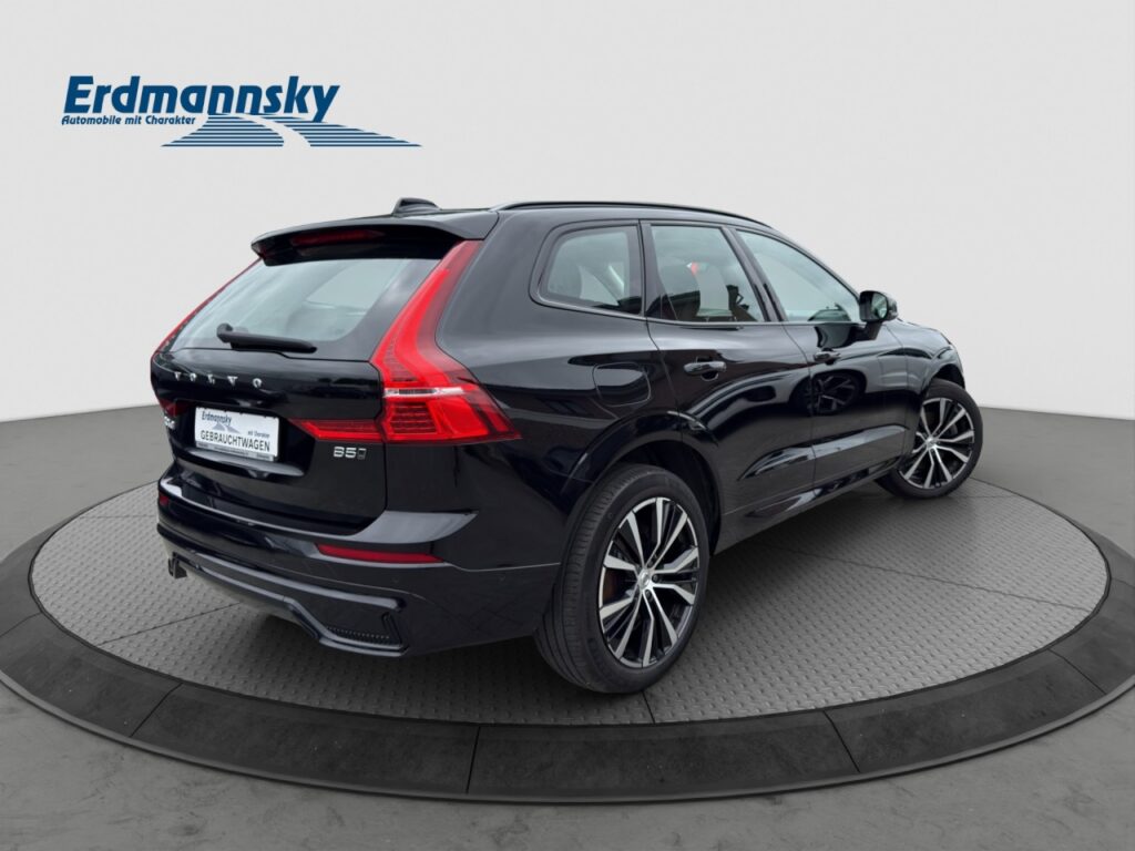 Volvo XC60 B5 Ultimate Dark AWD/AHK/Pano/StHz/360K/HuD – Bild 4