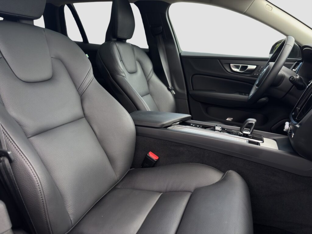 Volvo V60 B4 Cross Country Ultimate AWD/AHK/Pano/StHz – Bild 17