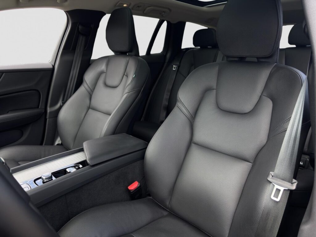 Volvo V60 B4 CC Ultimate AWD/Navi/AHK/Pano/StHz/19Zoll – Bild 11