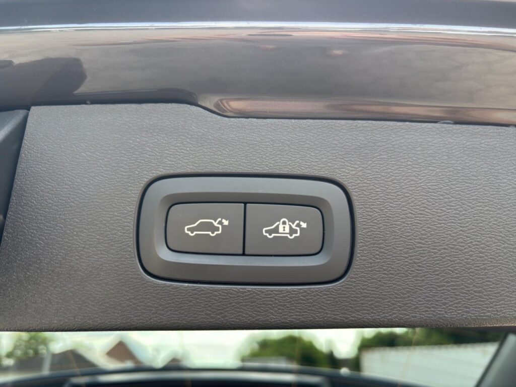 Volvo V60 B4 CC Ultimate AWD/Navi/AHK/Pano/StHz/19Zoll – Bild 16