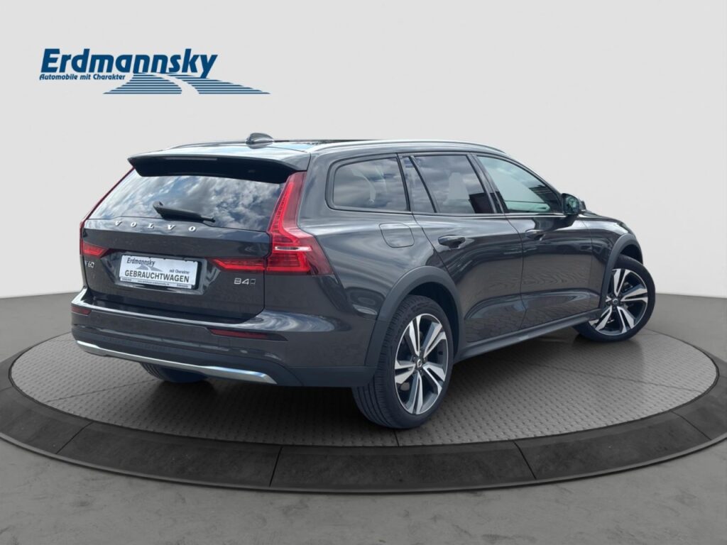 Volvo V60 B4 CC Ultimate AWD/Navi/AHK/Pano/StHz/19Zoll – Bild 4