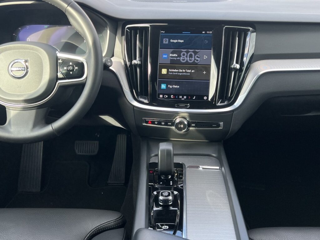 Volvo V60 B4 CC Plus AWD/Leder/Navi/Kam/BLIS/hzb.LK – Bild 11