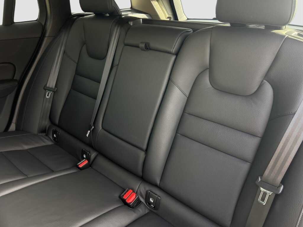 Volvo V60 B4 CC Plus AWD/Leder/Navi/Kam/BLIS/hzb.LK – Bild 14