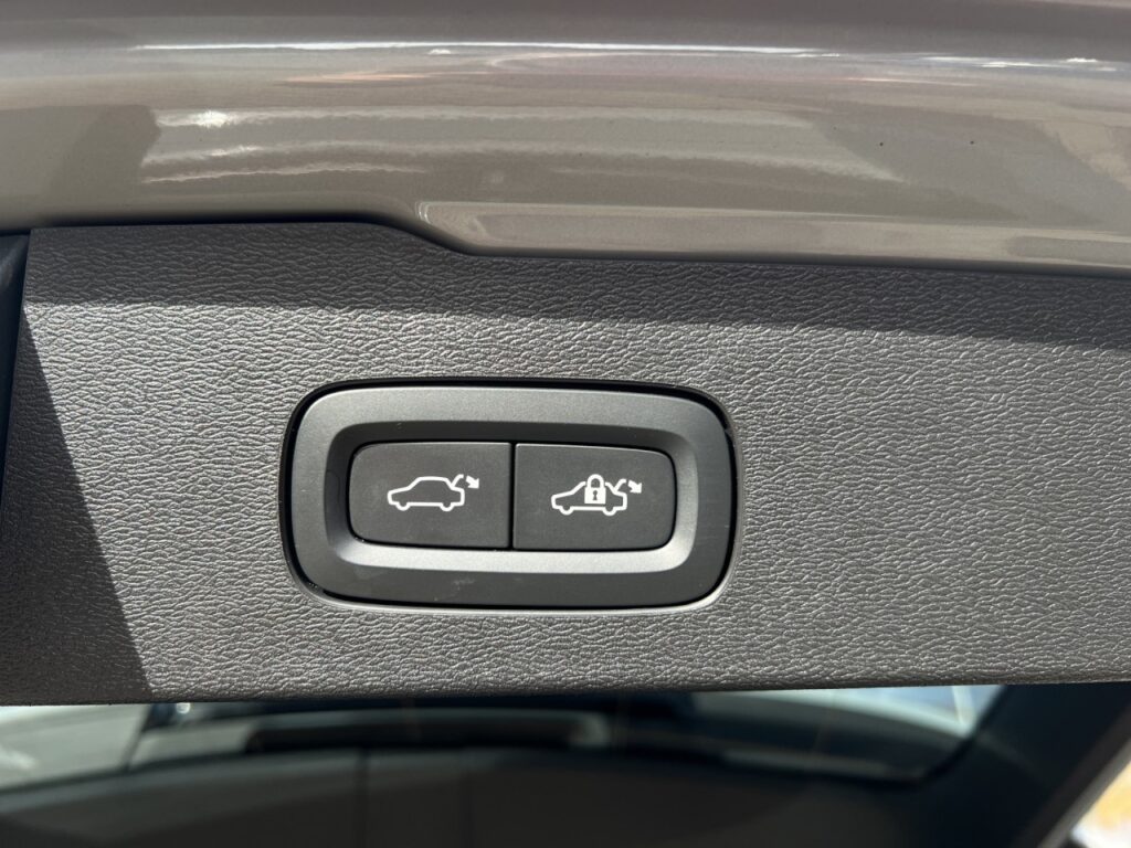 Volvo V60 B4 CC Plus AWD/Leder/Navi/Kam/BLIS/hzb.LK – Bild 17