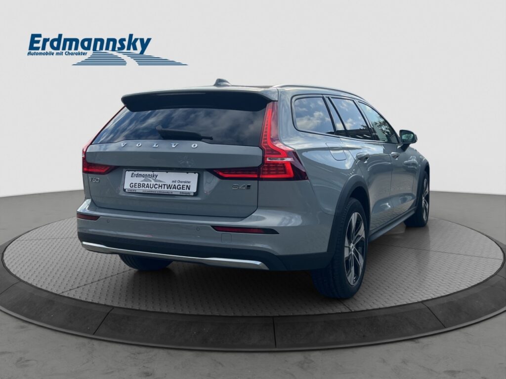Volvo V60 B4 CC Plus AWD/Leder/Navi/Kam/BLIS/hzb.LK – Bild 4