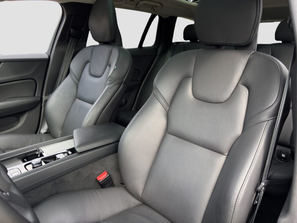 Volvo V60 B4 Plus Dark/Pano/AHK/Business-Paket/19Zoll – Bild 13
