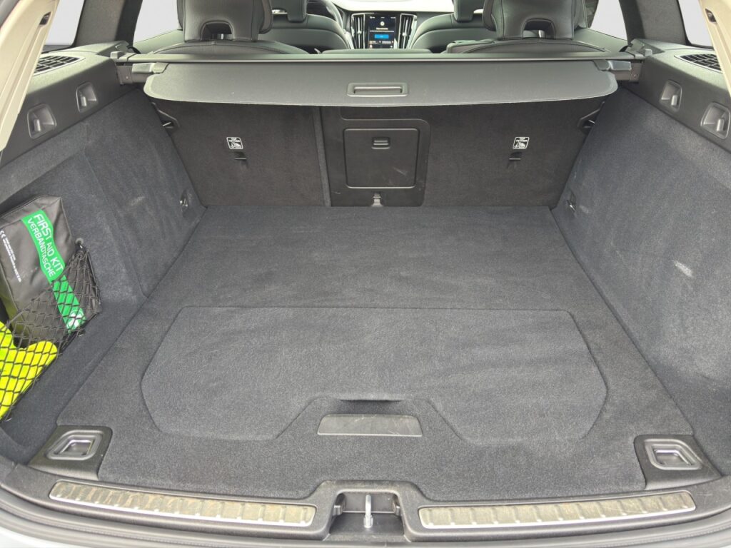 Volvo V60 B4 Plus Dark/Pano/AHK/Business-Paket/19Zoll – Bild 16