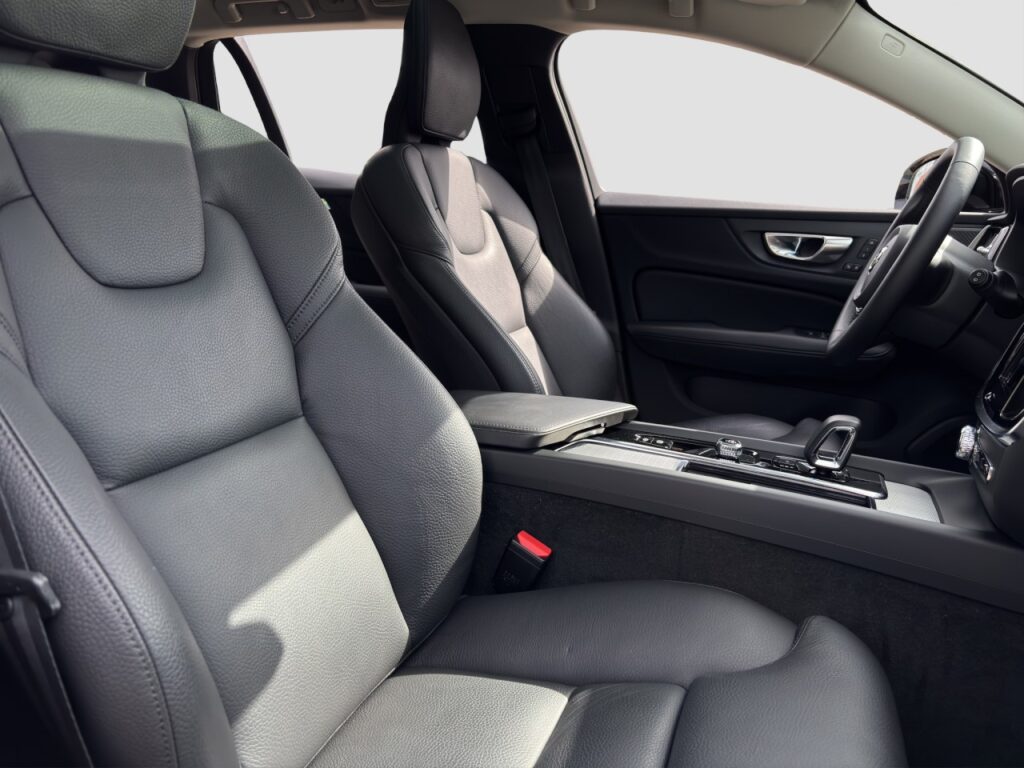 Volvo V60 B4 Plus Dark/Pano/AHK/Business-Paket/19Zoll – Bild 17