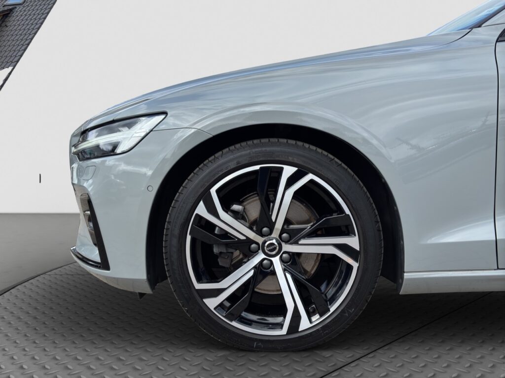 Volvo V60 B4 Plus Dark/Pano/AHK/Business-Paket/19Zoll – Bild 18