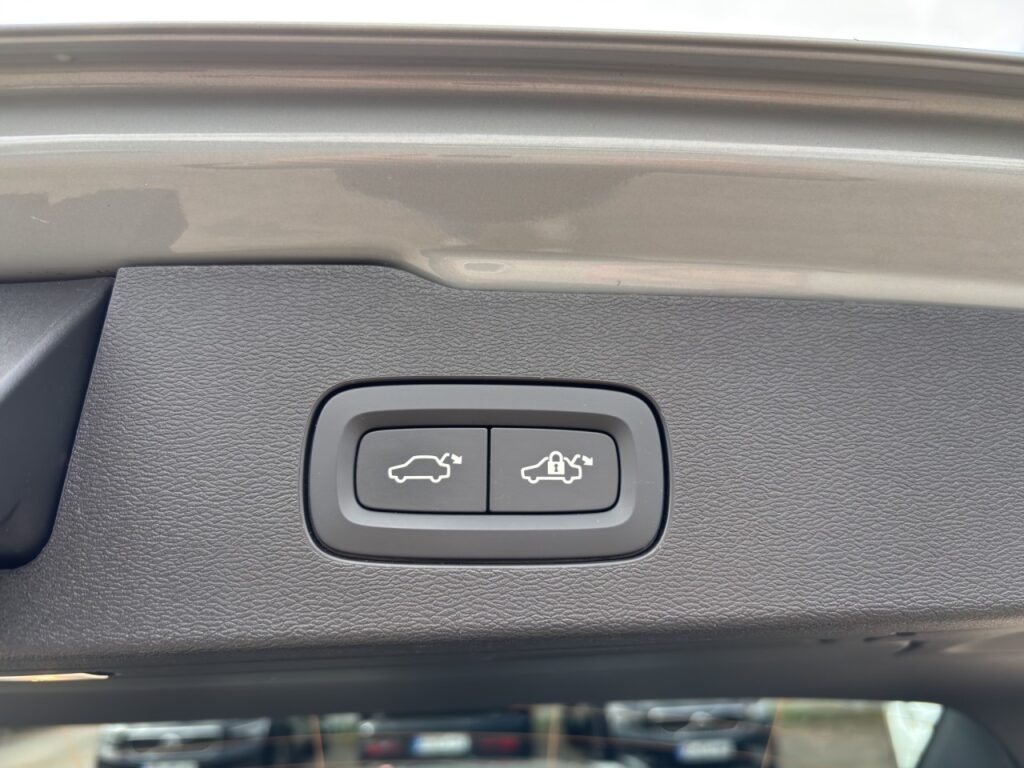Volvo V60 B4 Plus Dark/Pano/AHK/Business-Paket/19Zoll – Bild 19