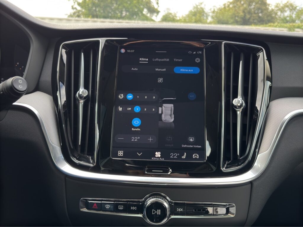 Volvo V60 B4 Plus Dark/Pano/AHK/Business-Paket/19Zoll – Bild 22
