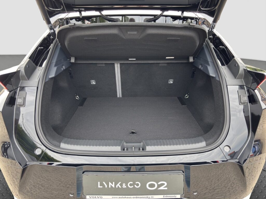 Lynk & Co 02 More / Pano / Harman-Kardon / Selfie-Kamera – Bild 16