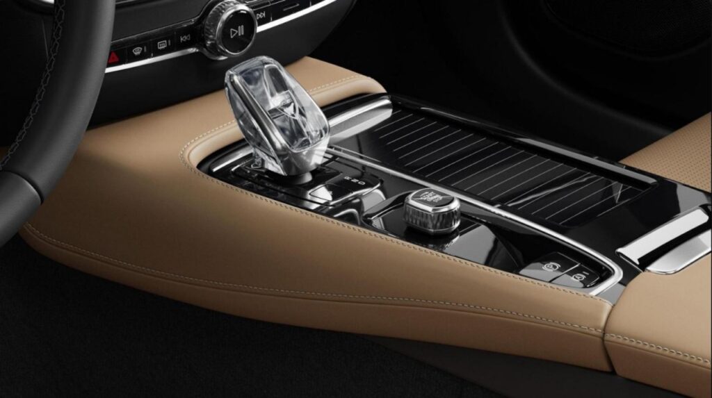 Volvo V60 T8 Ultra Dark Plug-In Hybrid/Bowers&Wilkins – Bild 11