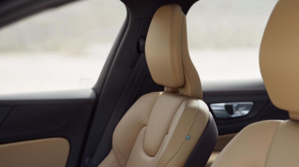 Volvo V60 T8 Ultra Dark Plug-In Hybrid/Bowers&Wilkins – Bild 13