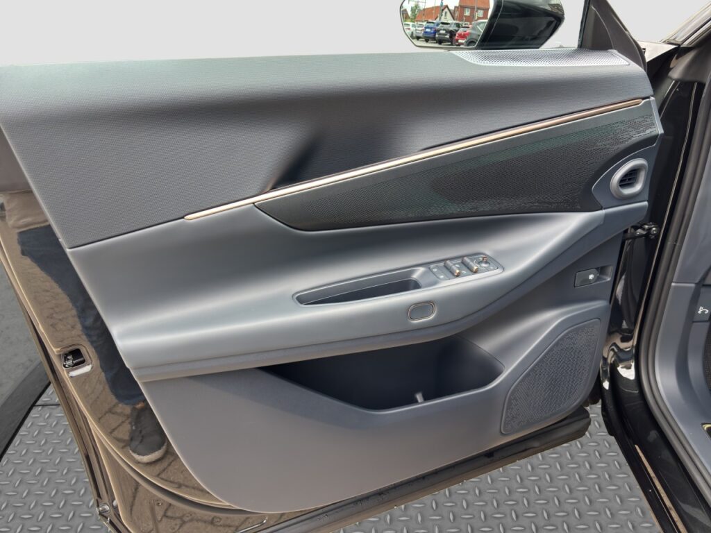 Lynk & Co 08 Core PHEV LED/PANO/el. Sitze/360 Grad Kamera – Bild 13