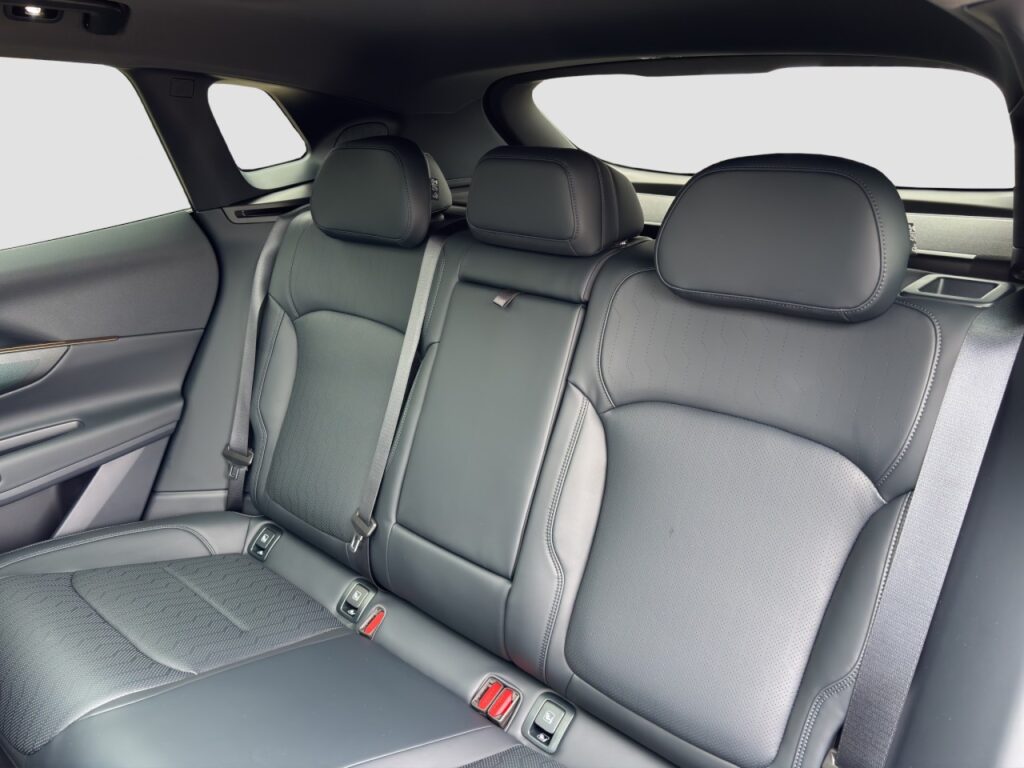 Lynk & Co 08 Core PHEV LED/PANO/el. Sitze/360 Grad Kamera – Bild 15