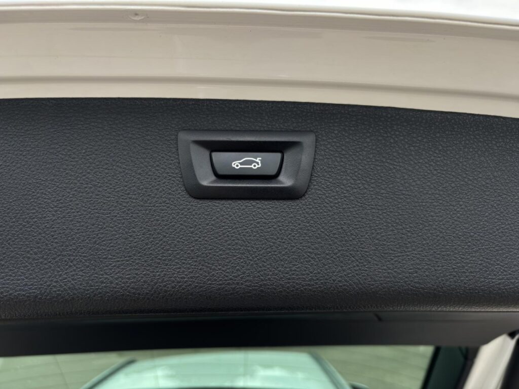 BMW 320 d Touring M Sport/Leder/Navi/LED/Kam/18Zoll – Bild 16