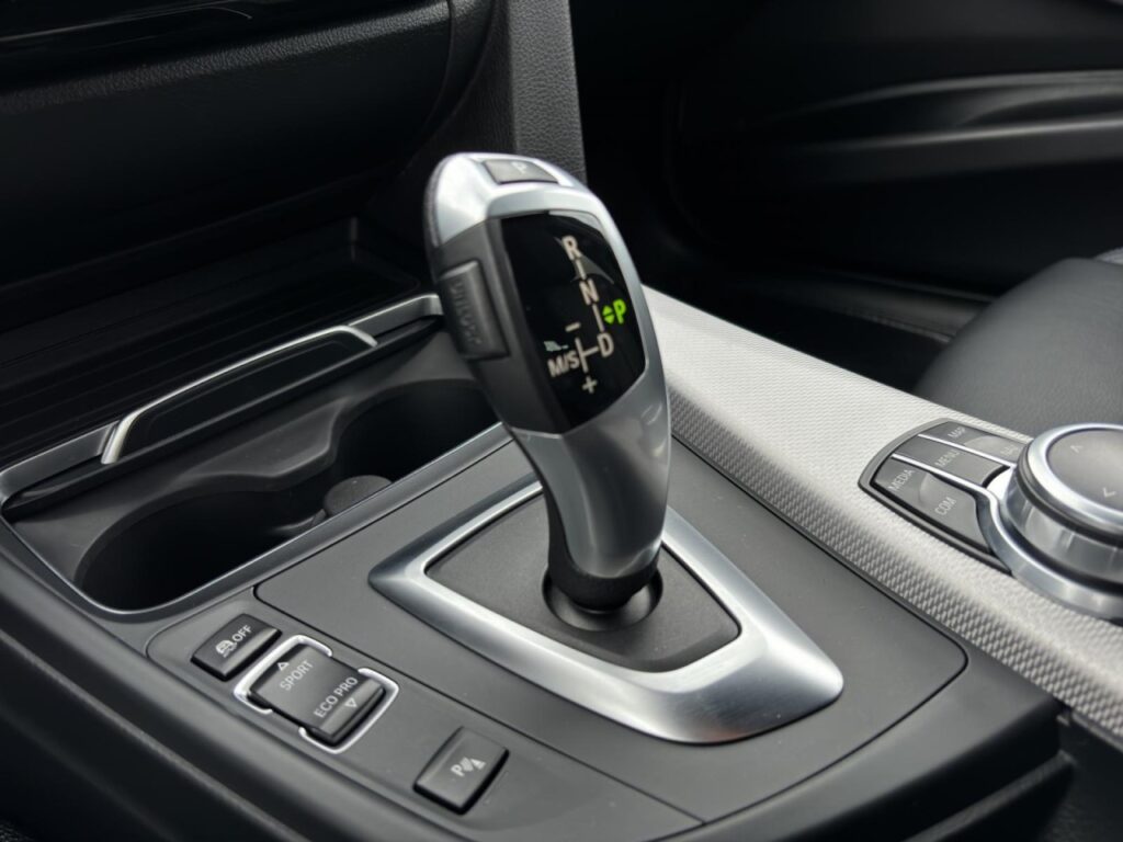 BMW 320 d Touring M Sport/Leder/Navi/LED/Kam/18Zoll – Bild 19