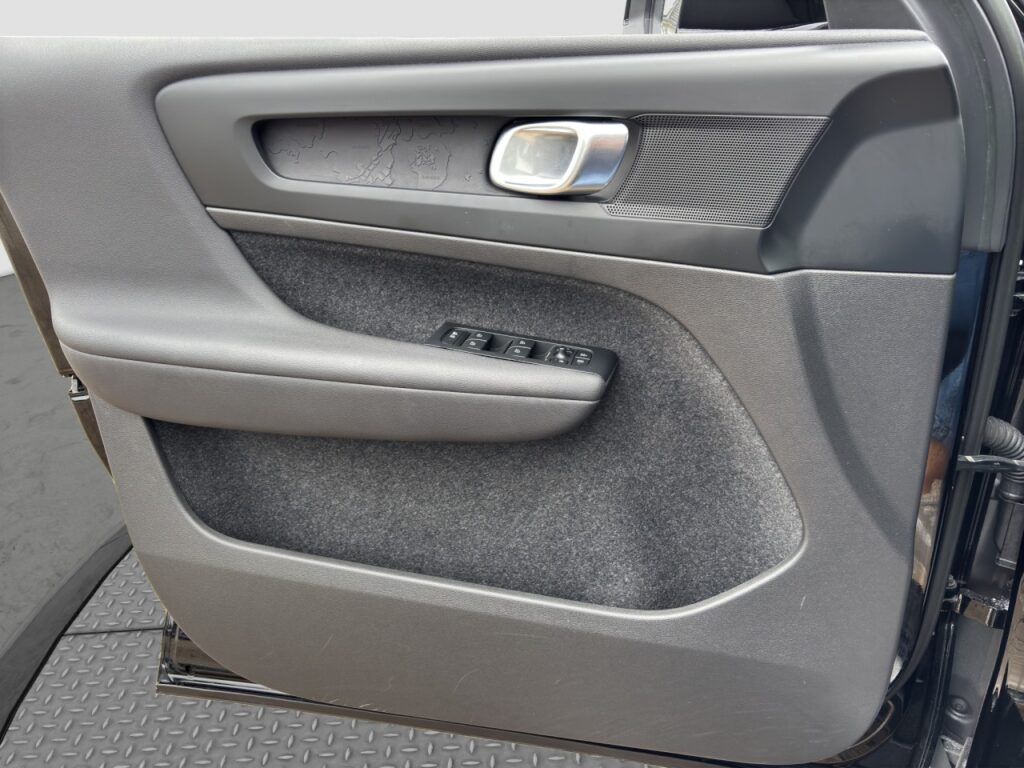 Volvo XC40 T4 Essential Plug-In Hybrid/Navi/hzb.LK/GJR – Bild 12