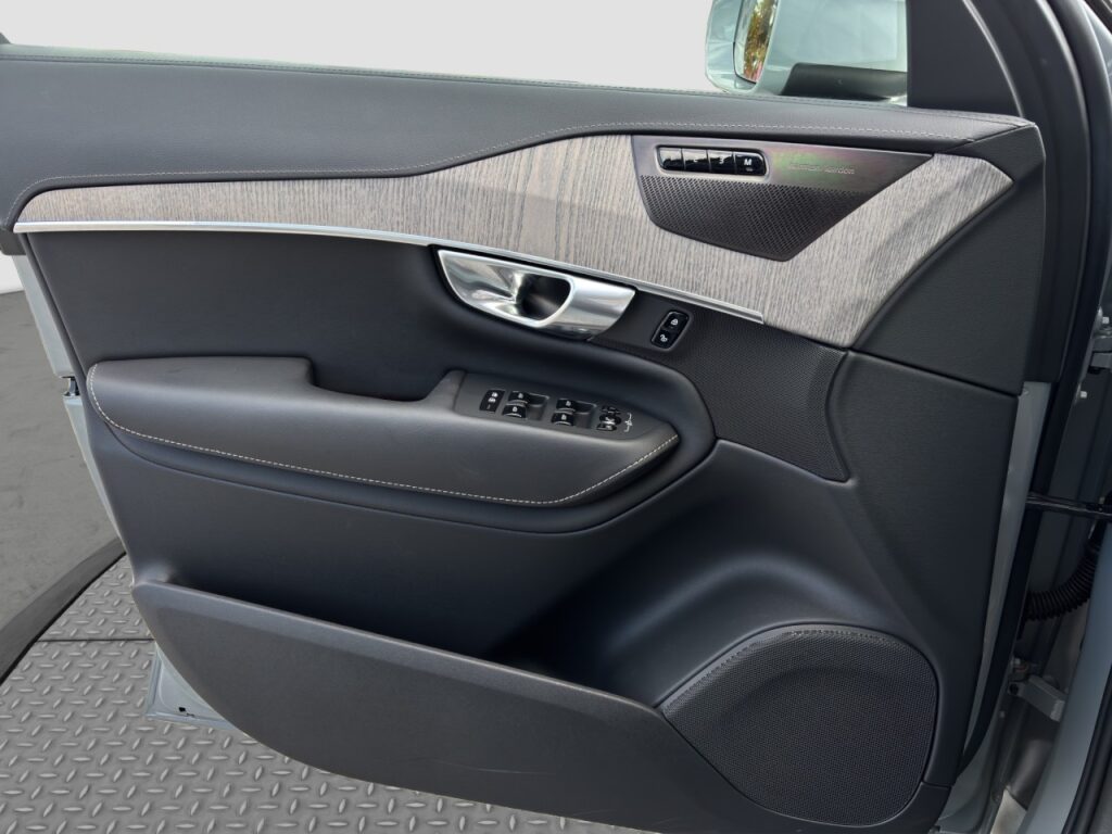 Volvo XC90 B5 Diesel Ultimate Bright AWD/Massage/360 – Bild 12