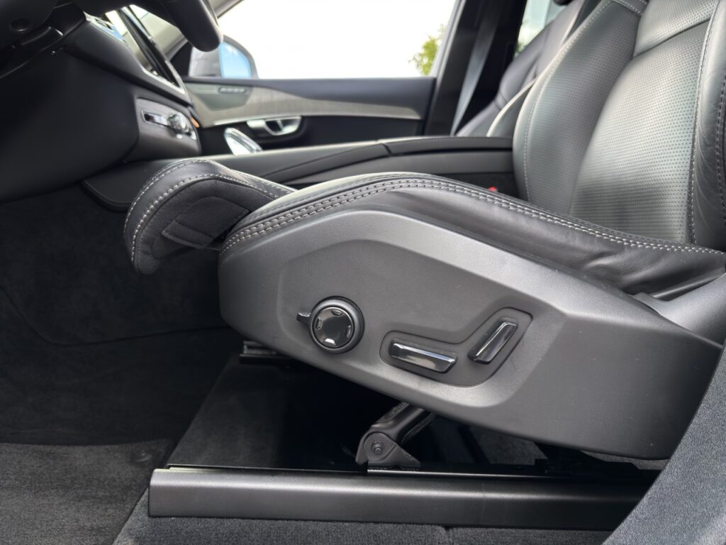 Volvo XC90 B5 Diesel Ultimate Bright AWD/Massage/360 – Bild 24