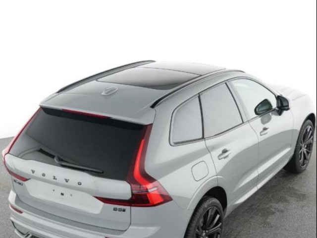 Volvo XC60 B5 Ultra Black Edition AWD/Pano/AHK/HuD/H&K – Bild 3