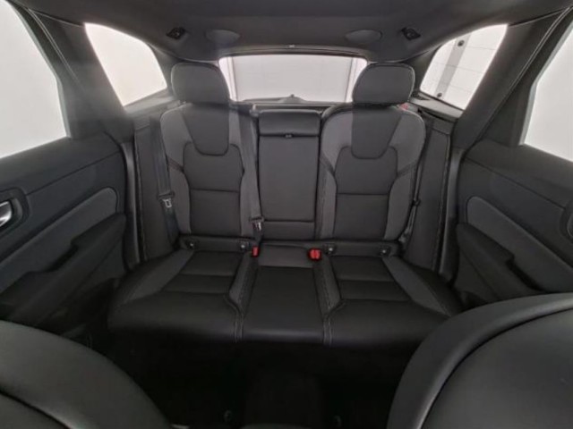 Volvo XC60 B5 Ultra Black Edition AWD/Pano/AHK/HuD/H&K – Bild 7