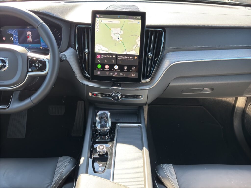 Volvo XC60 B5 Ultra Black Edition AWD/Pano/AHK/HuD/H&K – Bild 10