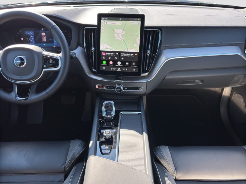 Volvo XC60 B5 Ultra Black Edition AWD/Pano/AHK/HuD/H&K – Bild 11