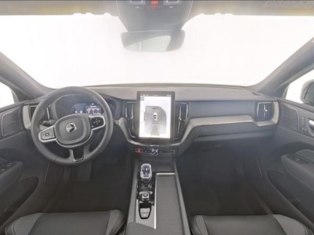 Volvo XC60 B5 Ultra Black Edition AWD/Pano/AHK/HuD/H&K – Bild 4