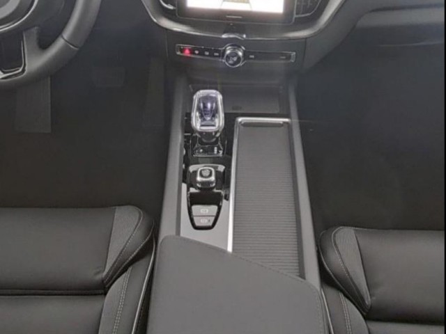 Volvo XC60 B5 Ultra Black Edition AWD/Pano/AHK/HuD/H&K – Bild 5