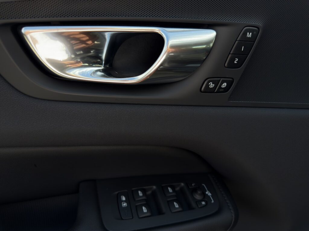 Volvo XC60 B4 Plus Bright Aut./Lenkradhzg/4x Sitzhzg – Bild 12