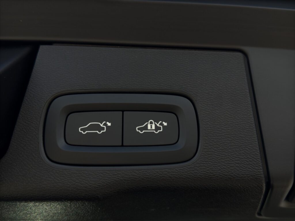 Volvo XC60 B4 Plus Bright Aut./Lenkradhzg/4x Sitzhzg – Bild 17