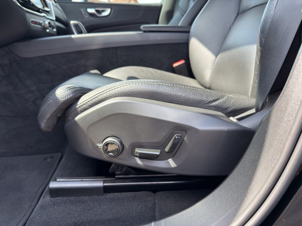 Volvo XC60 B4 Plus Bright Aut./Lenkradhzg/4x Sitzhzg – Bild 20