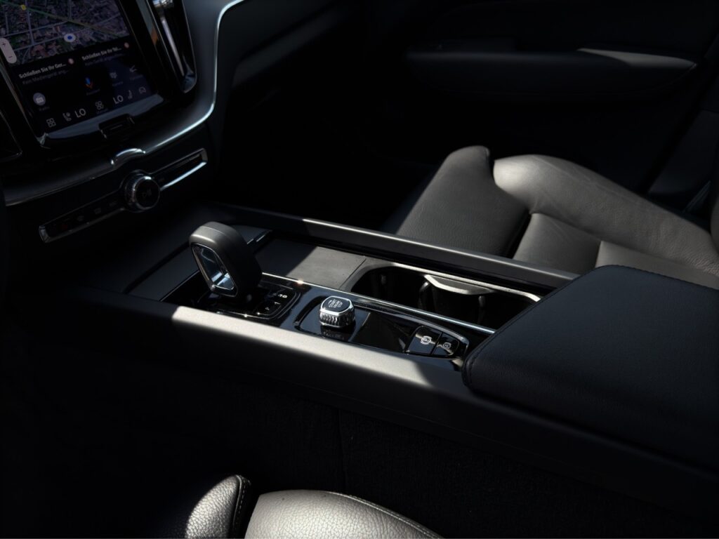 Volvo XC60 B4 Plus Bright Aut./Lenkradhzg/4x Sitzhzg – Bild 21