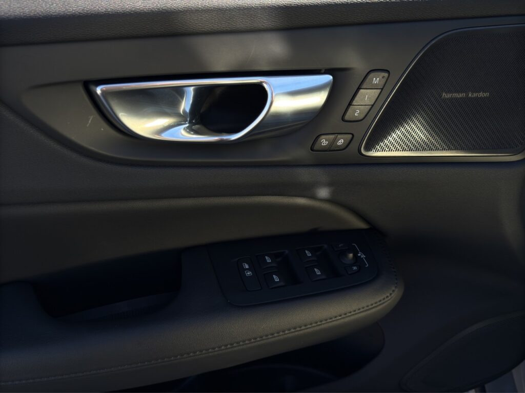 Volvo V60 B4 Plus Dark/Navi/LED/360K/hz.FS/Licht-Paket – Bild 12