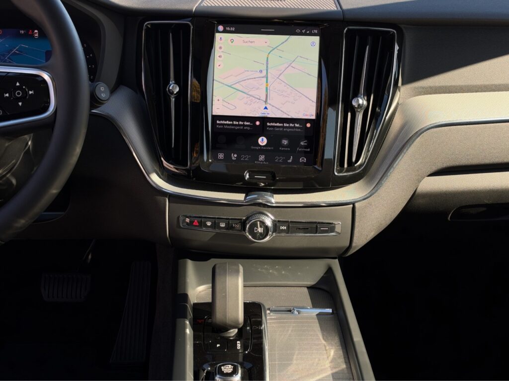 Volvo XC60 B4 Plus Dark AWD/Navi/LED/AHK/Standhz/GJR – Bild 11