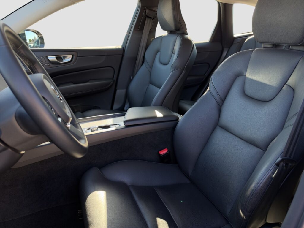 Volvo XC60 B4 Plus Dark AWD/Navi/LED/AHK/Standhz/GJR – Bild 13