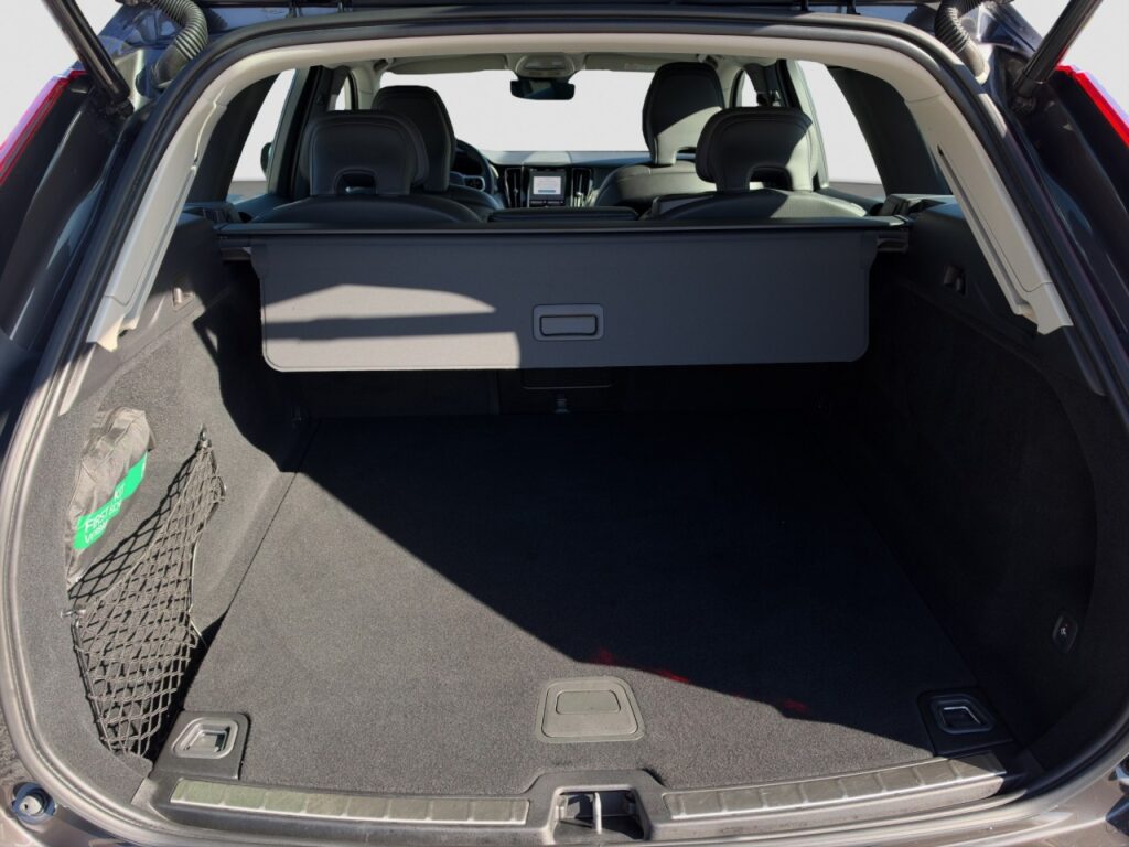 Volvo XC60 B4 Plus Dark AWD/Navi/LED/AHK/Standhz/GJR – Bild 15