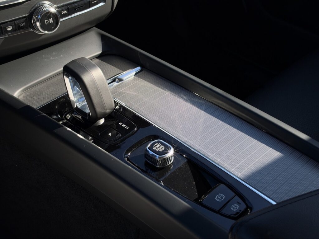 Volvo XC60 B4 Plus Dark AWD/Navi/LED/AHK/Standhz/GJR – Bild 19
