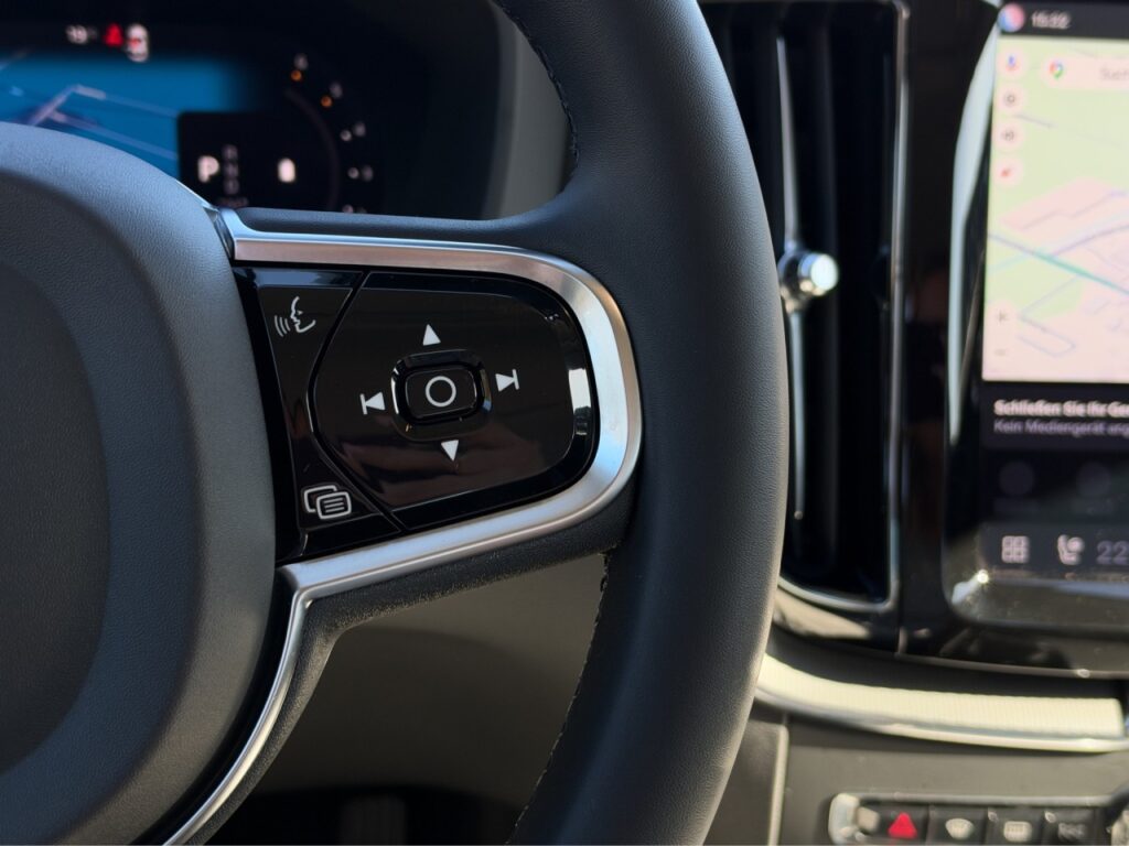 Volvo XC60 B4 Plus Dark AWD/Navi/LED/AHK/Standhz/GJR – Bild 21