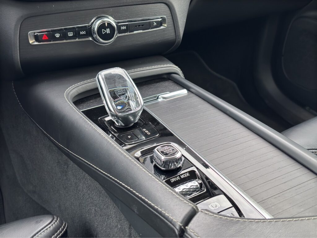 Volvo XC90 B5 Inscription AWD/7-Sitzer/AHK/StHz/360Kam – Bild 11