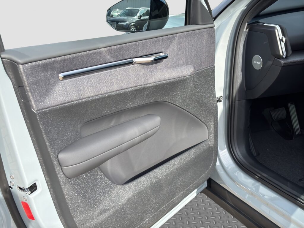 Volvo EX30 P5 Long Range Ultra 22 kW Onboard Charger – Bild 11