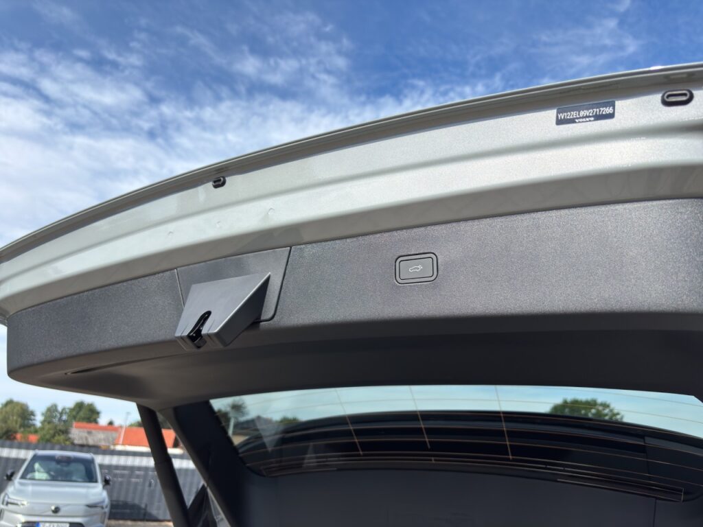 Volvo EX30 P5 Long Range Ultra 22 kW Onboard Charger – Bild 18